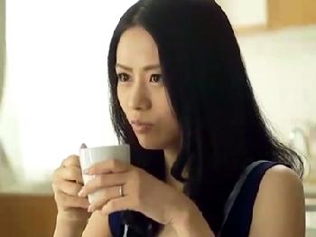 空き巣の常習犯とばったり遭遇したとても綺麗な人妻→口止め性的暴行され顔面射精!!