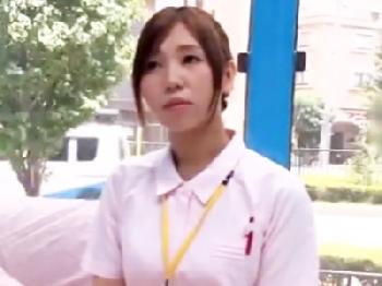 現役ナースをマジックミラー号連れ込み→巨根ねじ込み避妊具なしで直射精