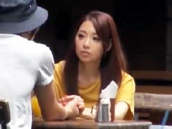 スレンダーなのに爆乳の素人ギャルの自宅に上がり込みSEX!!