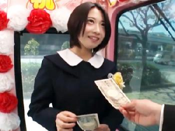 卒業したばかりの女子○生をマジックミラー号にに誘い込み謝礼で釣ってゴム無し挿入!!