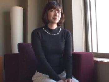 爆発寸前な性的欲望を拗らせたとても綺麗な人妻がAV出演W