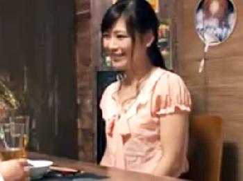 居酒屋で仲良くなった美女をお持ち帰り→隠しカメラ仕掛けてコンドーム非装着の膣内射精交尾撮影W