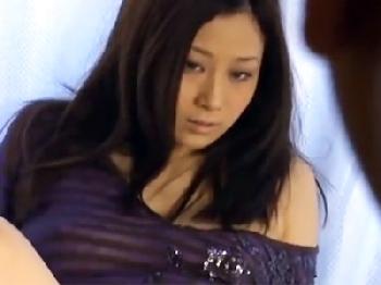 自慰行為では満足できずに義理の父親と禁断子作り