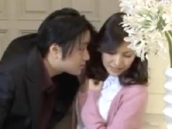 夫の借金のせいで身体で利子を払わされる人妻