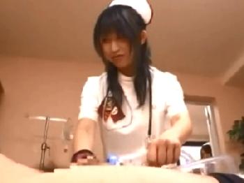 美少女たちが罵り手コキ→聖水飲ませてくるアブノーマル性行為