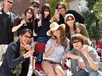 今流行りのグランピングでアゲアゲ乱交パーティ