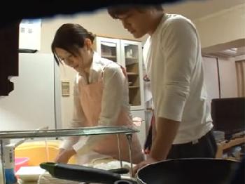 レンタル家政婦のお姉さんを盗撮→飽き足らずにその場で官能的性交決行