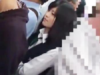 満員電車でミニスカート女子校生に痴漢→電車から引きずり降ろして野外で性的凌辱決行