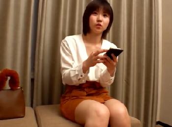 女性用デリヘルにムラっとくる美少女がイケメンにテンション上げて避妊具なしで射精