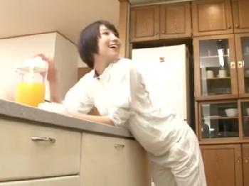 間違えて媚薬飲んじゃっや姉が痴女化して巨根弟を性的逆暴行近親タブーSEX!!