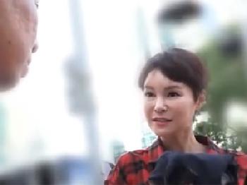 海外ナンパでベリーショートのマダムを挿入成功W