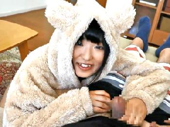 お兄ちゃんペニスをあざとく尺八する痴女妹