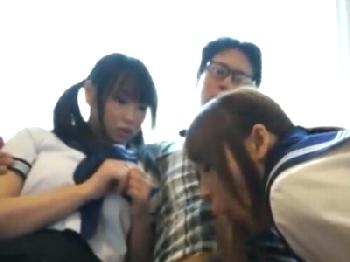 巨乳女子校生二人の責めに耐えきれなくなって中出し