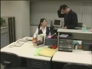 潔癖症の美女会社員が汚らわしい上司にオフィスで犯される!!