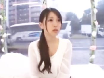 巨根男優に凄絶にピストンされてマン汁垂らしながら恍惚アクメ