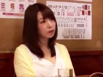 相席居酒屋で会った女がはだけ始めたので便所に連れ込み