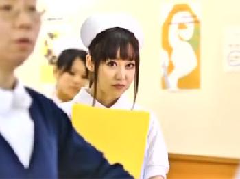 美女ナースが院内で医者と禁断のエキサイティング性交→精液舌上射精