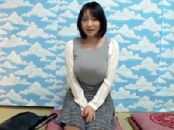 ナンパした巨乳人妻にお願いしてチェリーボーイを筆おろし