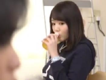 隣のベッドに入院する爆乳お姉さんを否応なしに押し倒して即挿入