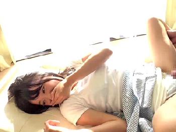 素股だけのつもりがクリに擦れてペニス欲しくなる美少女