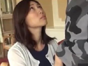 夫とは格が違う陰茎を見せられて密会交尾する素人人妻