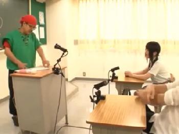 挿入は絶対禁止デリヘルの超キュートな美少女をマル秘性技で欲情させてオメコへ直接射精