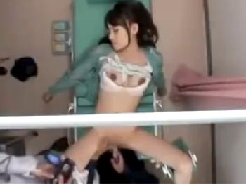 悪徳産婦人科医に玩具挿入されペニスまで挿入され最終的に中出し喰らうパイパンお姉さん