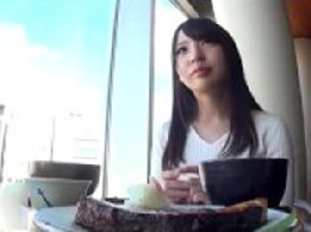 童顔の若妻をナンパし寝取り中出し