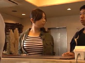 後輩の過失でダブルの相部屋になってしまった女性会社員が1TO指導