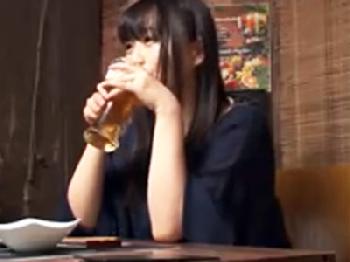 居酒屋で意気投合した美女を酔わせて持ち帰りほろ酔い状態で避妊具なしの性行為