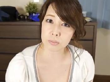 息子のポコチンが大好きな豊乳主婦が手コキとパイズリで精液を搾り取る!!