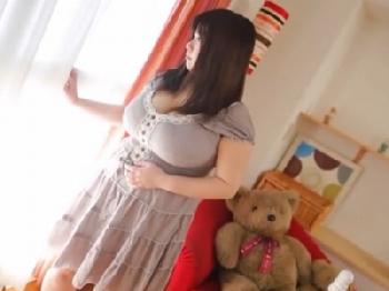 衝撃のMカップ童顔・豊満娘の猥褻パイズリ性交