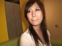 夫の目を盗んでは浮気相手の肉棒で気持ちよくエクスタシーへ到達するビッチ妻