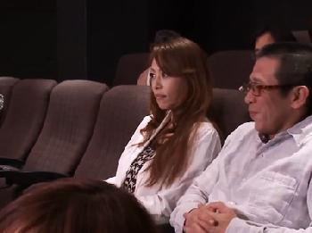 有名人御用達と聞いて油断しきって性的マッサージの餌食になる美乳マダム