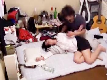 居酒屋で潰れていた酩酊状態の女性会社員を介抱すると見せかけてばっこり膣射交尾!!