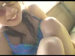 一人暮らししてる息子の家に来た可愛い母が部屋の掃除や性的欲望の沈静化をしてくれる