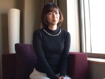 セレブ人妻という理由で浮気AVに出演W