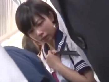 JKが満員電車で巨根男に痴漢に性的暴行され悶絶!!