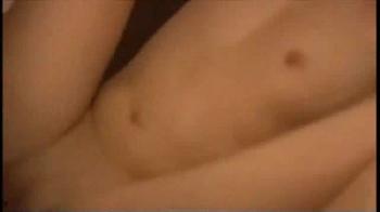 貧乳妹の陰毛がないワレメにコンドーム未装着で孕ませ射精する兄!!