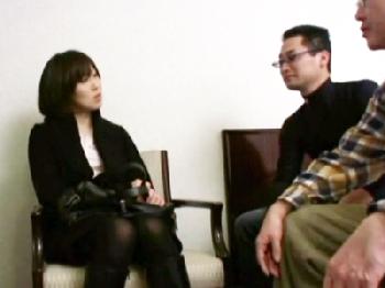 普通そうな素人人妻が軟派男に流され3P不貞性交