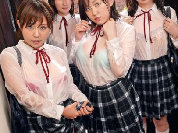 再婚相手の娘が雨宿りしに友人を連れてきた!!気がついたらみんなで乱交に!!