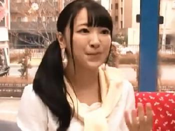 マジックミラー号で友人に避妊具未装着で膣内射精される女子大生娘