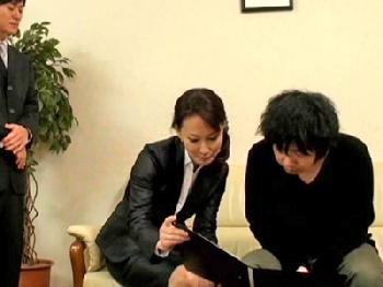 顧客と寝るにとどまらず新入社員の青臭い肉体を貪り喰う性豪の猥褻外交員