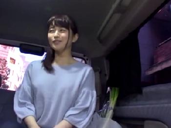 童顔な専業主婦さんナンパして車内でフェラチオお願いした結果
