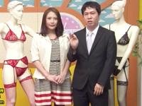 父親の借金を返すため中年男たちの肉欲便所になった童顔制服美少女