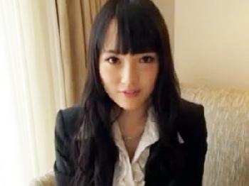 ミニスカートOLの仕事中に履いたパンツを買い取るついでにハメ撮り膣内射精