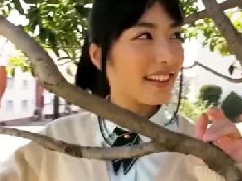 最高級ボディの黒髪美少女が中年男のイチモツで挿入されて恍惚アクメ