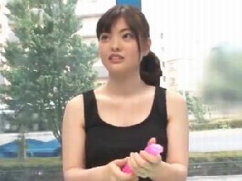 マッサージと聞かされてマジックミラー号にやってきたすまし顔のお姉さんに中出し