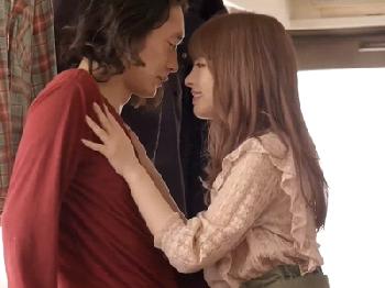 彼女との親密なSEXをスマホで撮影しながらハメ撮り