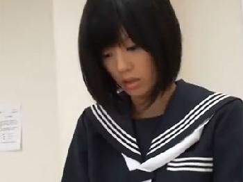 某アイドル激似の琥珀うたが女子校生コスプレで教室ハメ→恍惚絶頂連発